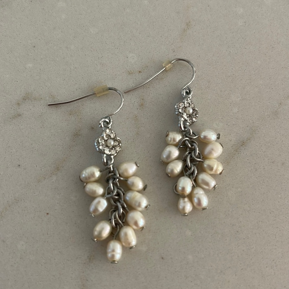VINTAGE CAROLEE NEW YORK PEARL DROP EARRINGS